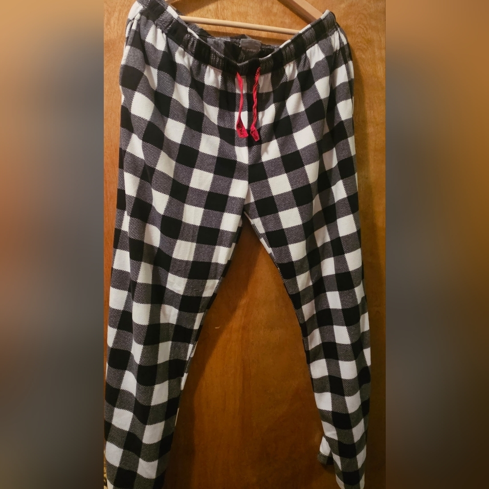 Columbia Black and White Patterned Garment